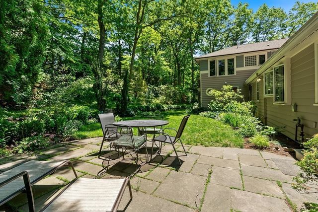 42 Temple Road, Wellesley, MA 02482