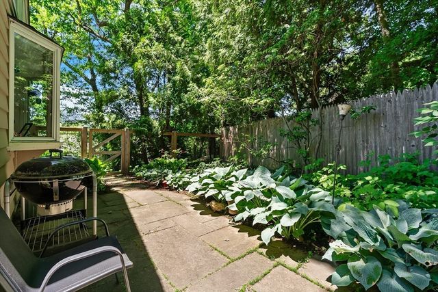 42 Temple Road, Wellesley, MA 02482