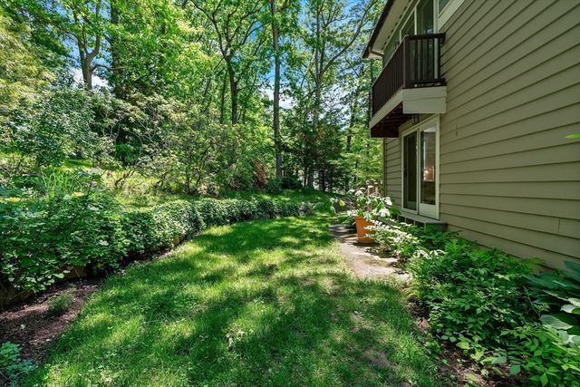 42 Temple Road, Wellesley, MA 02482