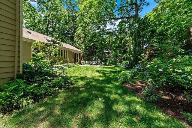 42 Temple Road, Wellesley, MA 02482