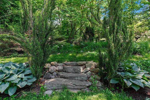 42 Temple Road, Wellesley, MA 02482