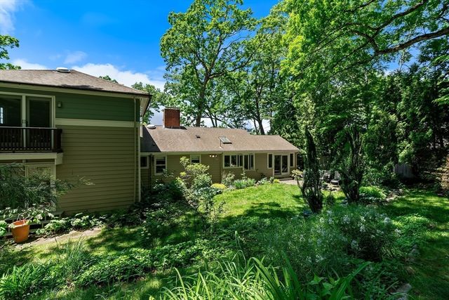 42 Temple Road, Wellesley, MA 02482