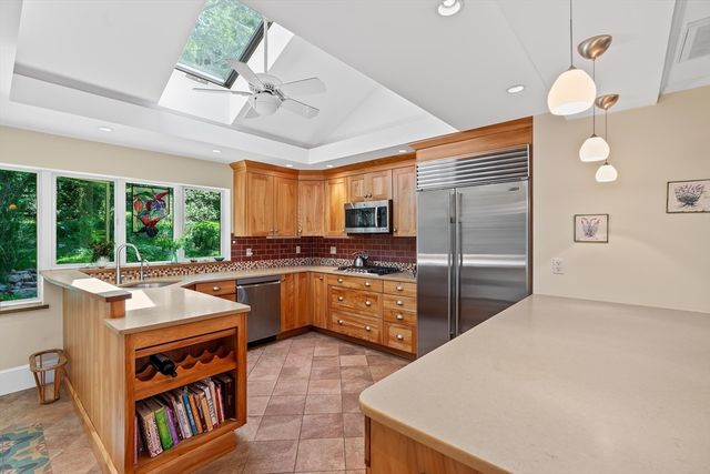42 Temple Road, Wellesley, MA 02482