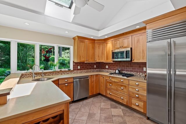 42 Temple Road, Wellesley, MA 02482
