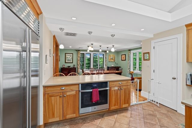 42 Temple Road, Wellesley, MA 02482