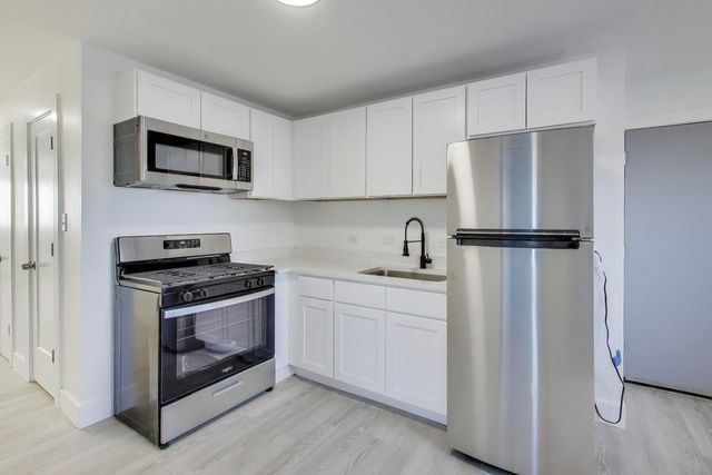 10360 Michael Todd Terrace 1S, Glenview, IL 60025