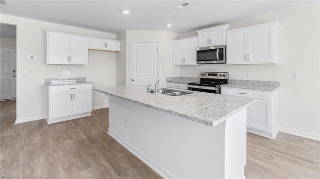 1596 String Drive, Winston-salem, NC 27107
