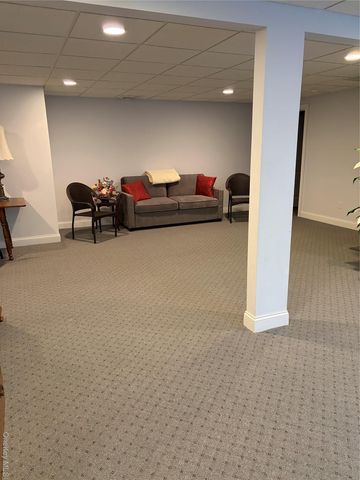 30 Oak Run, Stony Brook, NY 11790