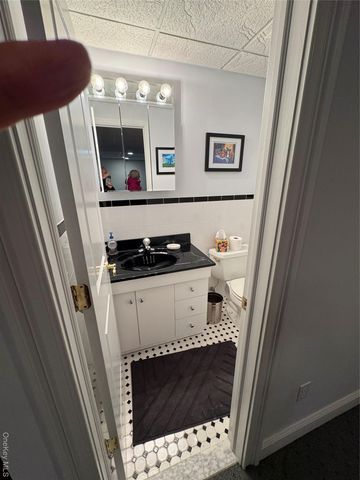 30 Oak Run, Stony Brook, NY 11790