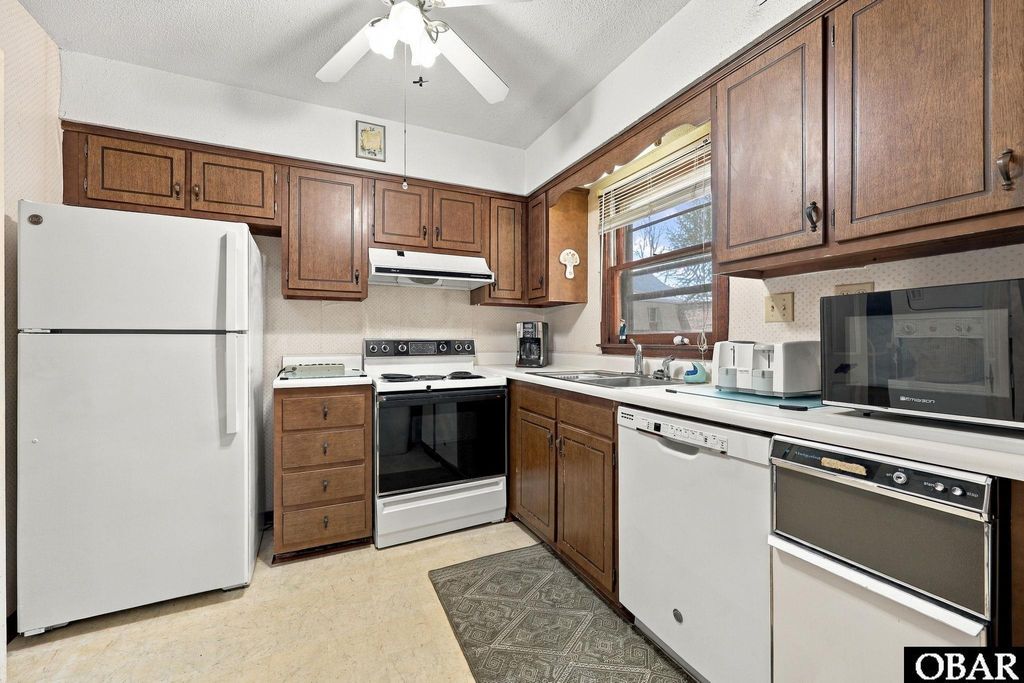 Image 13 of property listing at 500 W Villa Dunes Drive, Nags Head, NC 27959