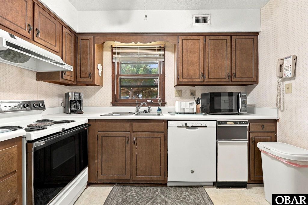 Image 15 of property listing at 500 W Villa Dunes Drive, Nags Head, NC 27959