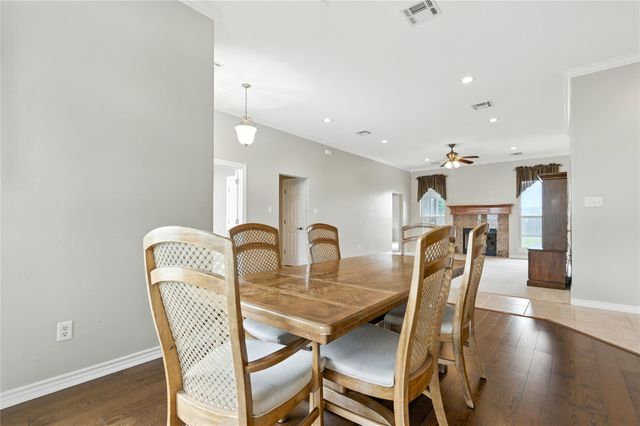 100 Davis CT, Thorndale, TX 76577