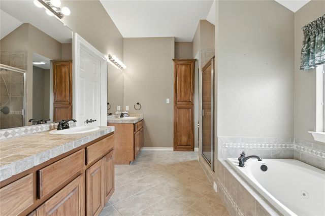 100 Davis CT, Thorndale, TX 76577