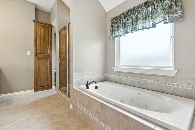 100 Davis CT, Thorndale, TX 76577