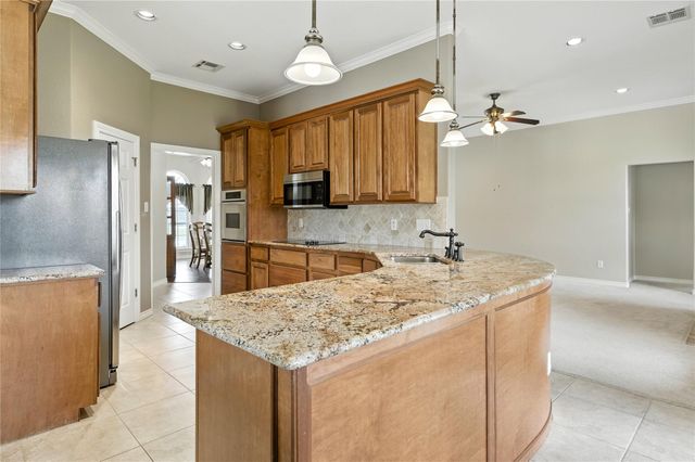 100 Davis CT, Thorndale, TX 76577