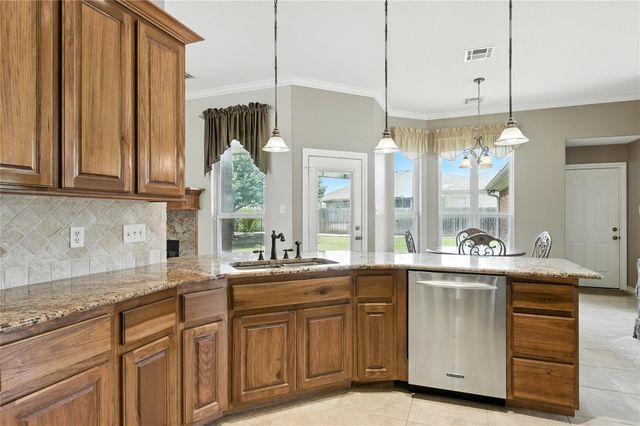 100 Davis CT, Thorndale, TX 76577