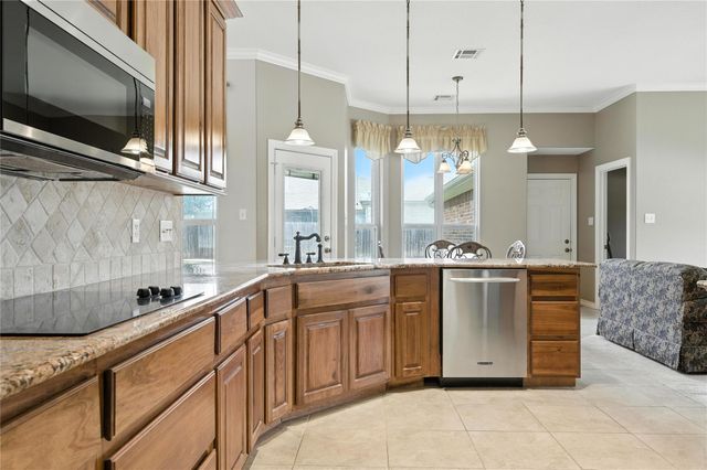 100 Davis CT, Thorndale, TX 76577