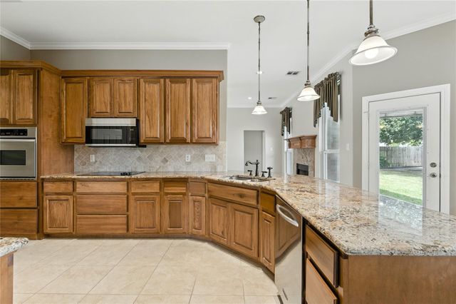 100 Davis CT, Thorndale, TX 76577