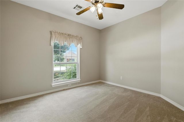 100 Davis CT, Thorndale, TX 76577