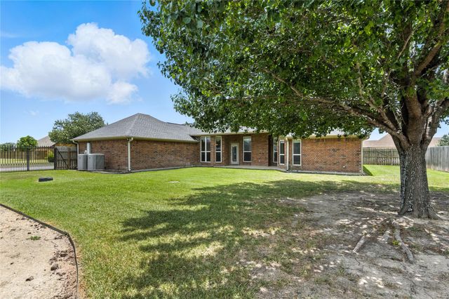 100 Davis CT, Thorndale, TX 76577