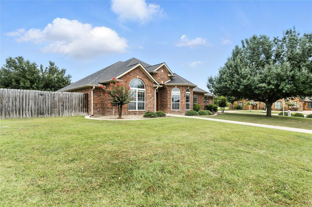 100 Davis CT, Thorndale, TX 76577