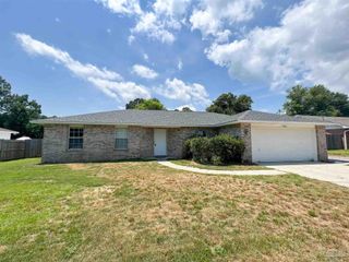 1297 Middlebrook Dr, Pensacola, FL 32506