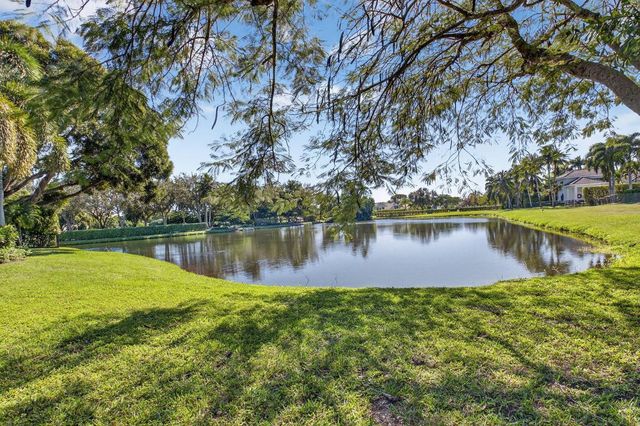 5723 Hamilton Way, Boca Raton, FL 33496