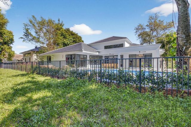 5723 Hamilton Way, Boca Raton, FL 33496