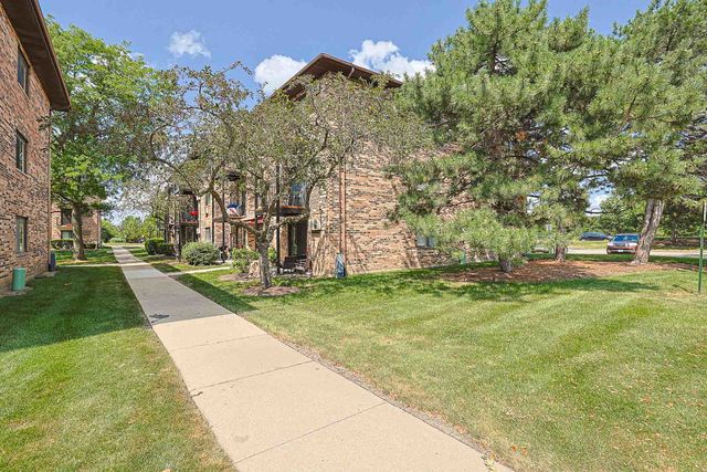 210 KLEIN CREEK Court 5E, Carol Stream, IL 60188