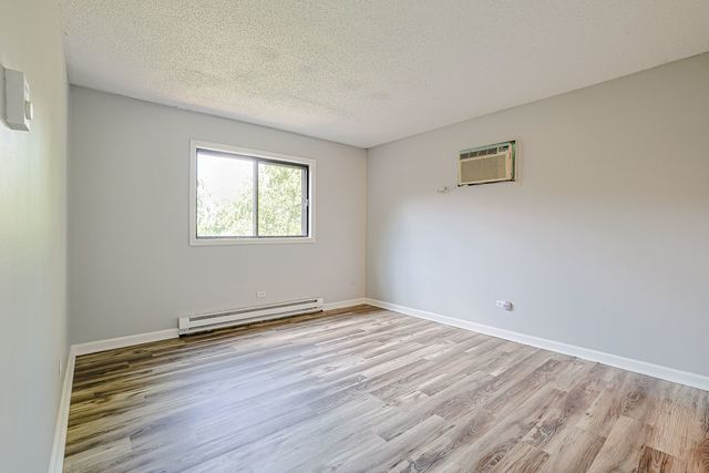 210 KLEIN CREEK Court 5E, Carol Stream, IL 60188