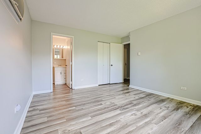 210 KLEIN CREEK Court 5E, Carol Stream, IL 60188