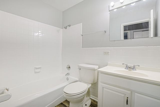 210 KLEIN CREEK Court 5E, Carol Stream, IL 60188