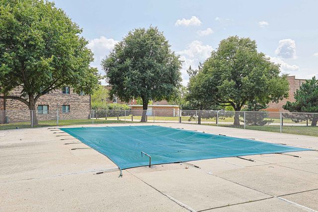 210 KLEIN CREEK Court 5E, Carol Stream, IL 60188