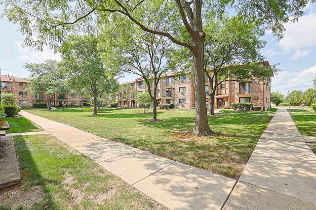 210 KLEIN CREEK Court 5E, Carol Stream, IL 60188
