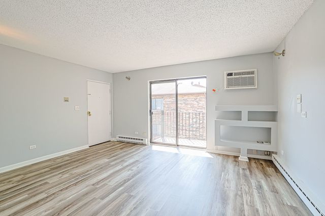 210 KLEIN CREEK Court 5E, Carol Stream, IL 60188