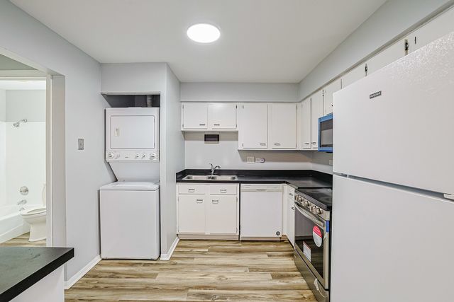 210 KLEIN CREEK Court 5E, Carol Stream, IL 60188