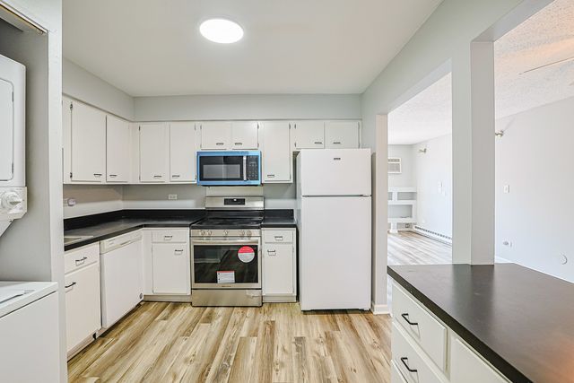 210 KLEIN CREEK Court 5E, Carol Stream, IL 60188
