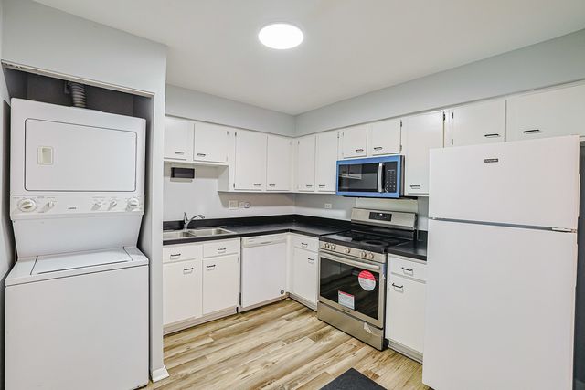 210 KLEIN CREEK Court 5E, Carol Stream, IL 60188