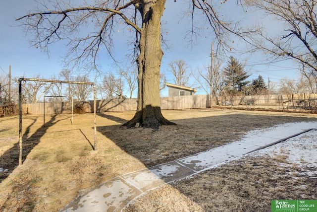 5824 Larimore Avenue, Omaha, NE 68104