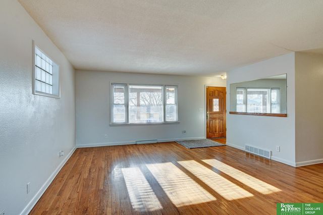 5824 Larimore Avenue, Omaha, NE 68104