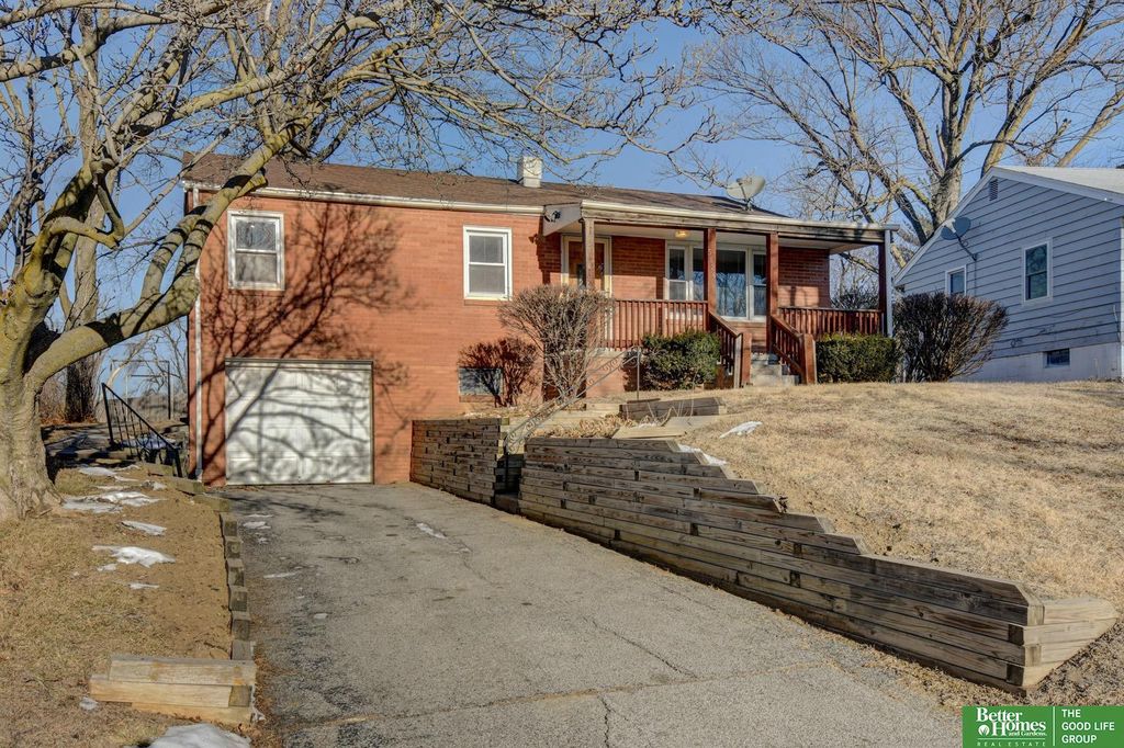 5824 Larimore Avenue, Omaha, NE 68104