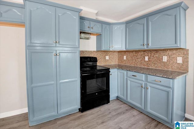 948 RIDGEWOOD CIRCLE, Birmingham, AL 35235