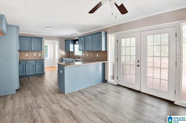 948 RIDGEWOOD CIRCLE, Birmingham, AL 35235