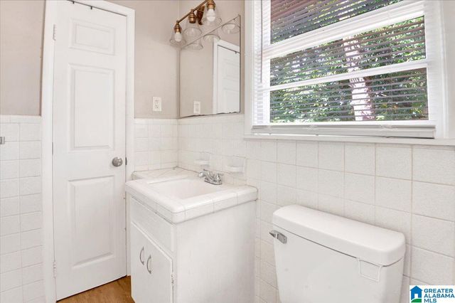 948 RIDGEWOOD CIRCLE, Birmingham, AL 35235