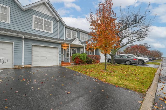 11 Northwood Blvd, Central Islip, NY 11722