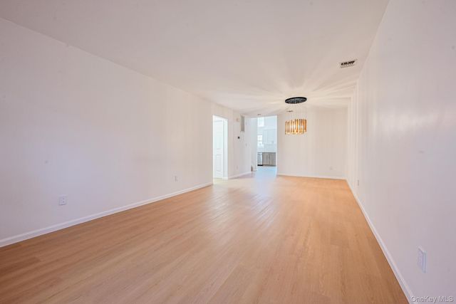 11 Northwood Blvd, Central Islip, NY 11722