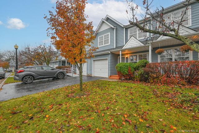 11 Northwood Blvd, Central Islip, NY 11722