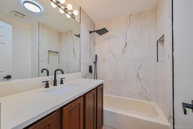 11 Northwood Blvd, Central Islip, NY 11722