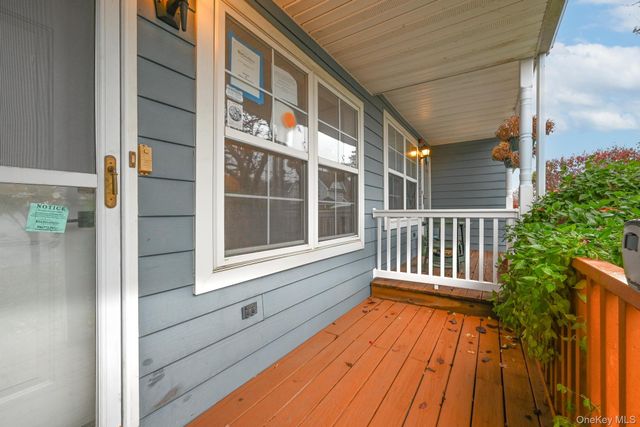 11 Northwood Blvd, Central Islip, NY 11722