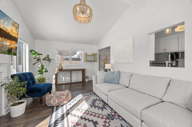 6124 Thomas Avenue S, Minneapolis, MN 55410